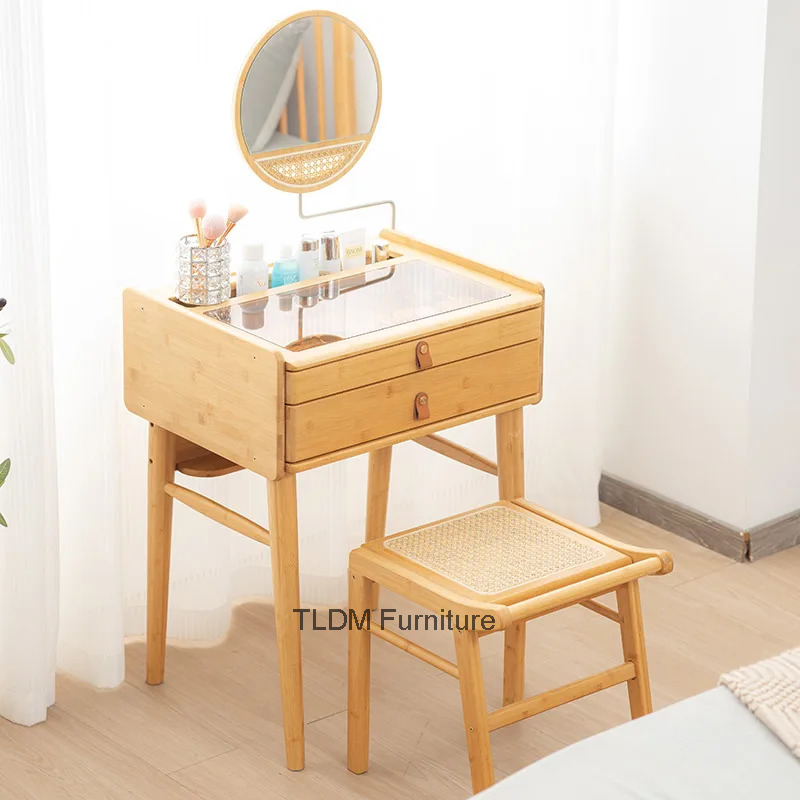 Minimalistyczna toaletka do sy – Beauty Makeup Table recenzja i cena