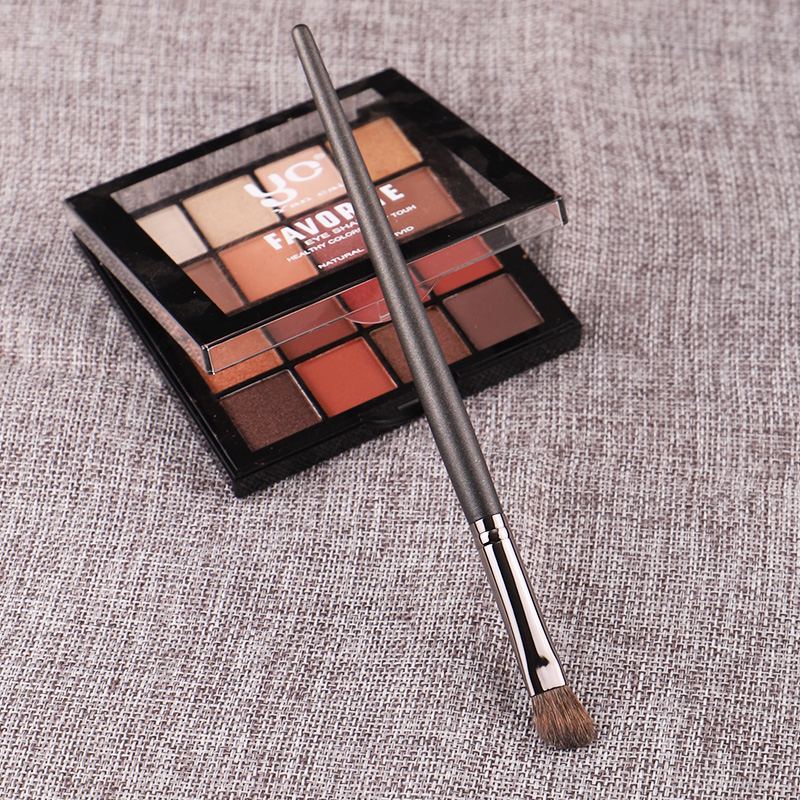 Szary pędzel do makijażu Picca – Makeup Beauty Ro recenzja i cena