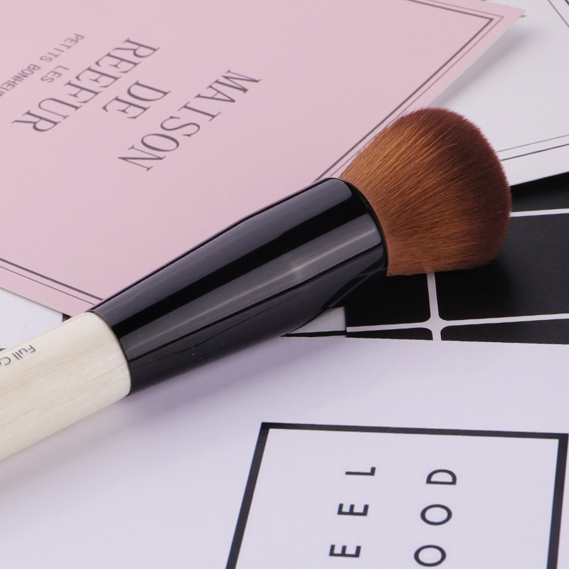 Pędzel do makijażu w proszku D – Concealer Full Coverage recenzja i cena