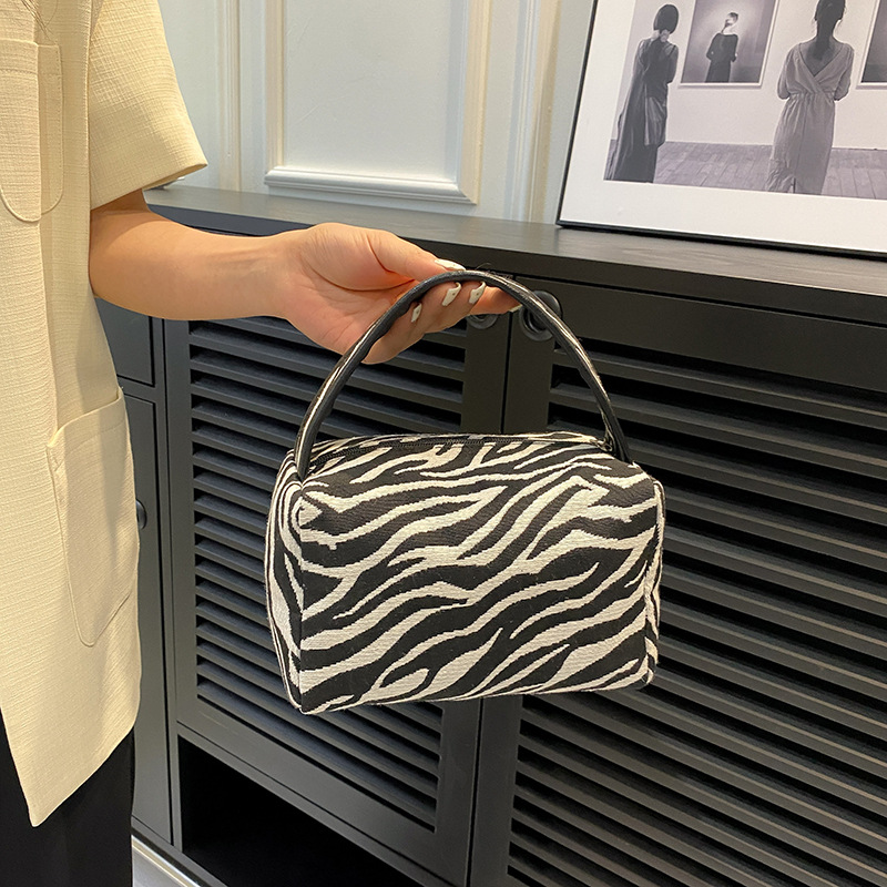 Kosmetyczka w panterkę Luksuso – Ysl Beauty Makeup Bag recenzja i cena