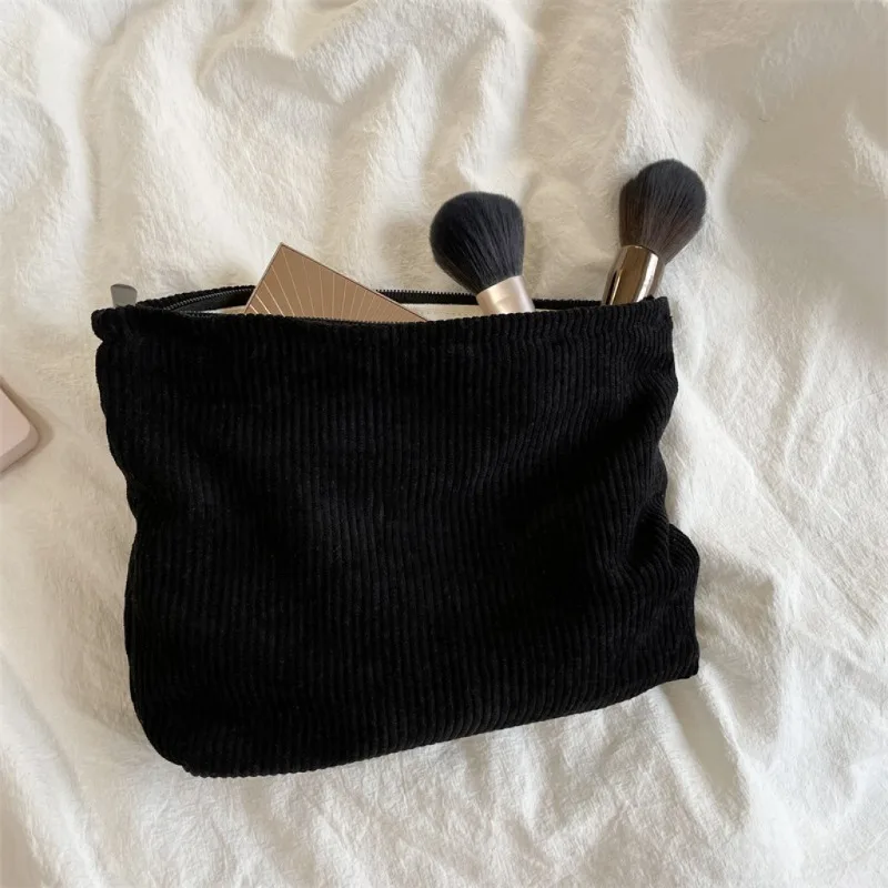 Kosmetyczka podróżna z sztruks – Beauty Preservation Makeup Bag recenzja i cena
