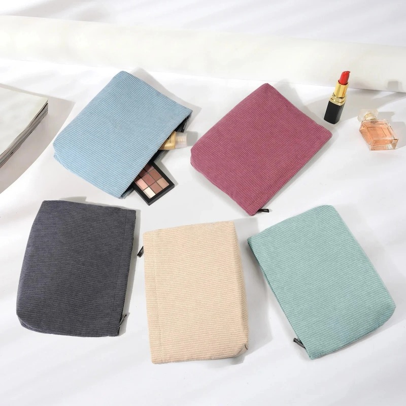 Kosmetyczka podróżna z sztruks – Beauty Preservation Makeup Bag recenzja i cena